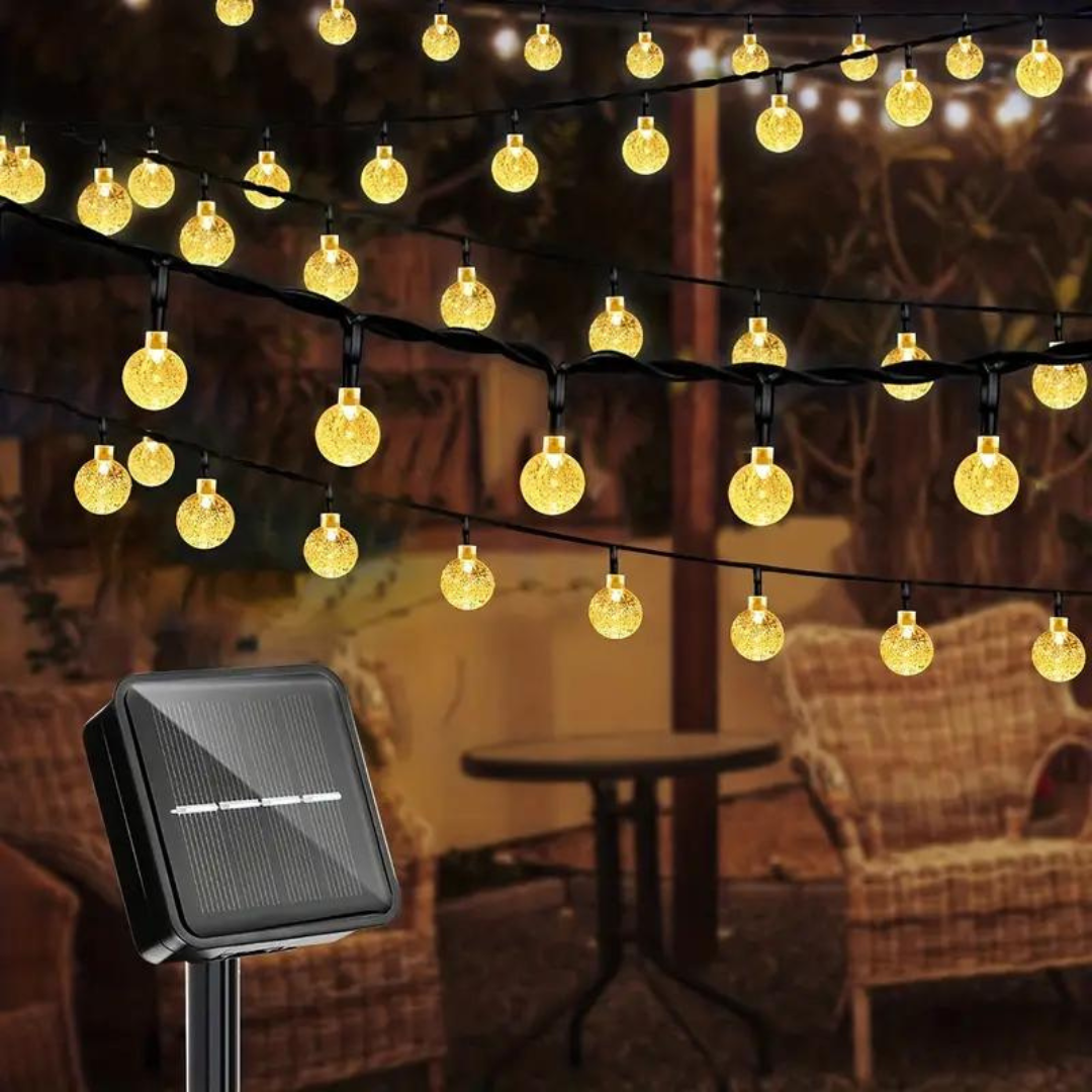 EcoGlow solcelle LED-lyskæde til udendørs brug, trådløs, lang, IP65 vejrbestandig, energibesparende, bæredygtig.