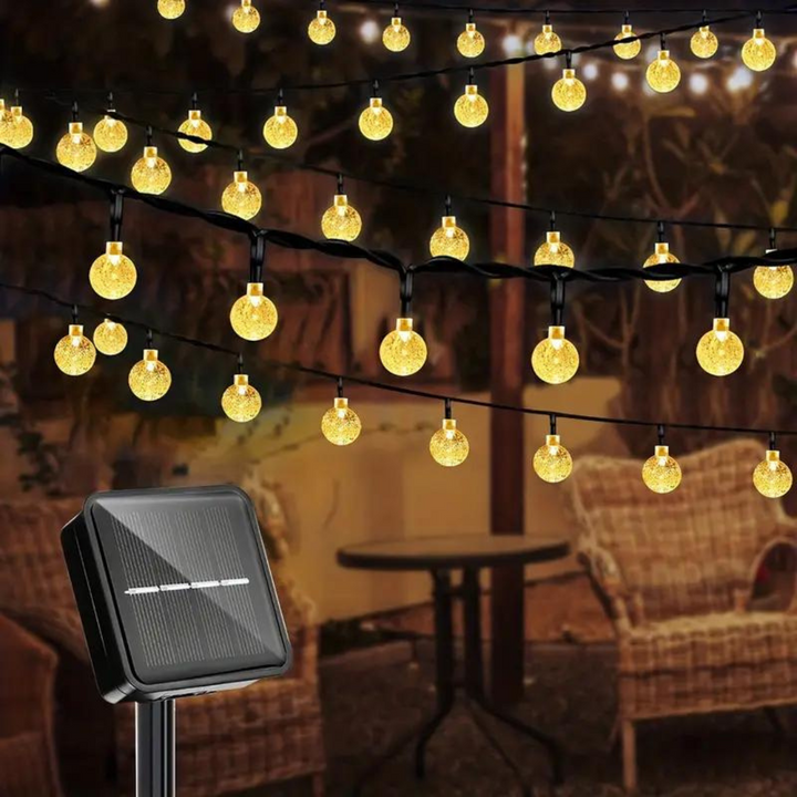 EcoGlow solcelle LED-lyskæde til udendørs brug, trådløs, lang, IP65 vejrbestandig, energibesparende, bæredygtig.