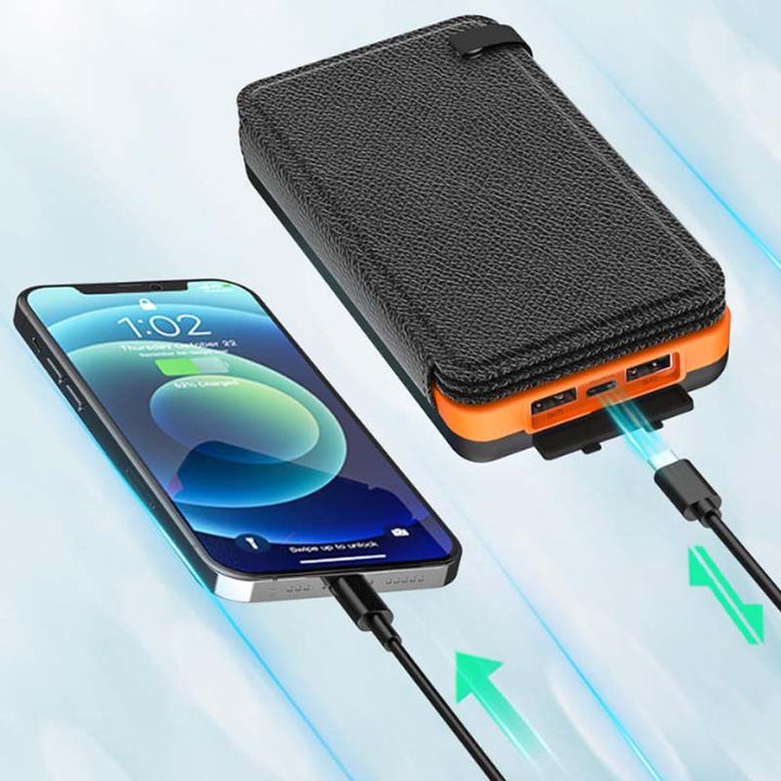 Solcelledrevet powerbank 25000mAh med fire solpaneler, LED'er, robust design til udendørs eventyr og hurtig opladning.