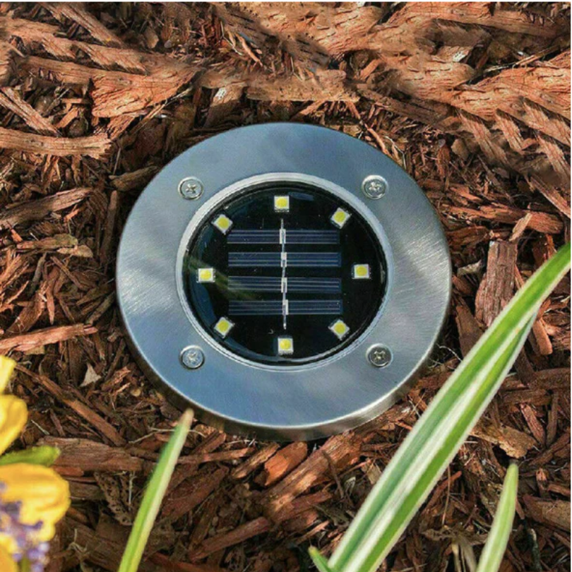 Moderne solar havelampe, vejrbestandig og soldrevet, bæredygtig og stilfuld til udendørs brug.