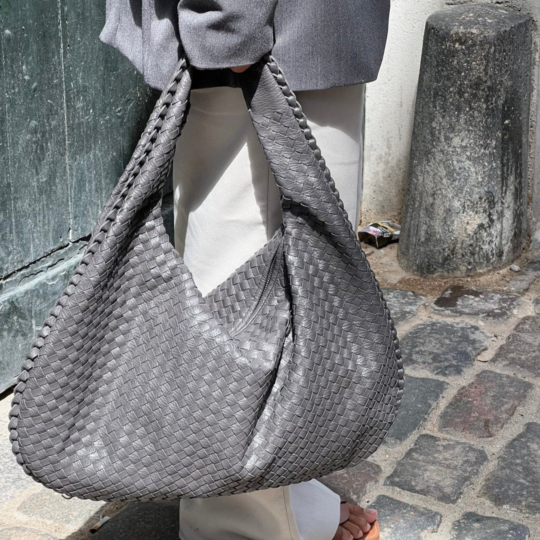 Lys beige ChicTote håndtaske. Elegant hverdagstaske med funktionel inddeling til kvinder.