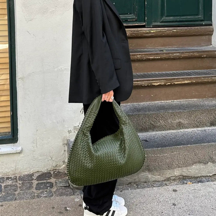 Salviegrøn ChicTote dametaske. Stilfuld, rummelig og praktisk til alle hverdagsbehov.