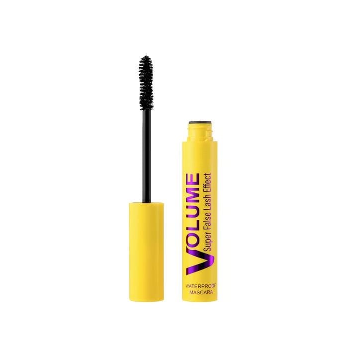 Elegant mascara-tube, der lover maksimal volumen og længde for et fængslende øjenlook.