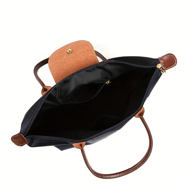 Sort trendy damehåndtaske. Stilfuld shopper til kvinder, perfekt til hverdag og modebevidste.