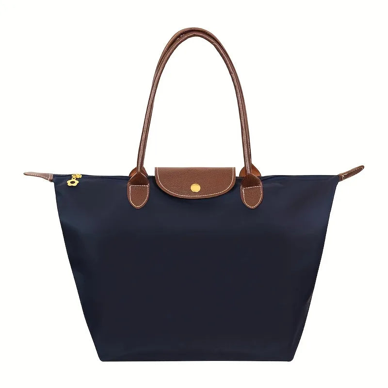 Marineblå organiseret shopper. Kvalitetshåndtaske til kvinder, der søger stil og praktisk brug.