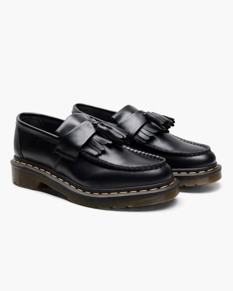 Sorte chunky loafers til kvinder med dekorative frynser og markant platformsål, perfekt til modeskaberen.