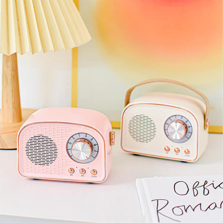 Elegant SoundSphere retro radio med høj kvalitet lyd; en dekorativ Bluetooth højttaler med vintage stil.