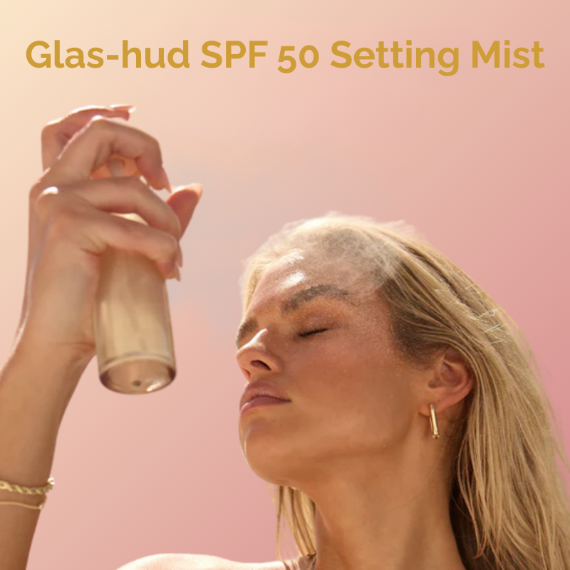 Kvinde påfører SPF 50 solbeskyttelsesspray på ansigtet for usynlig, glødende og makeupfri solbeskyttelse.