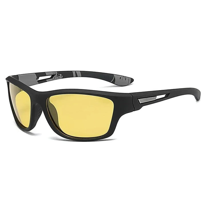 Sporty solbriller med polariserede linser og UV400 beskyttelse, ideelle til sport og fritid. Klassisk stel i robust plastik
