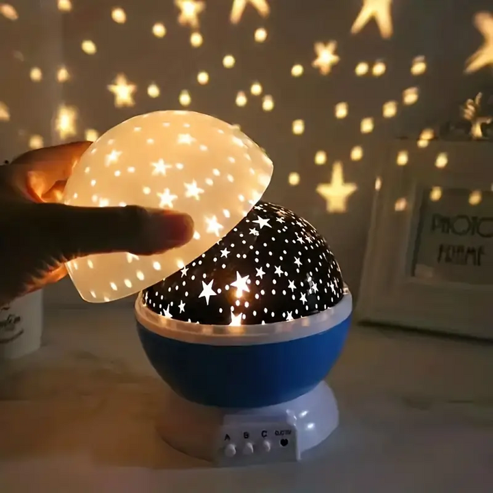 Stjerneprojektor Natlampe Luna projicerer farverig stjernehimmel, skaber magisk atmosfære i børneværelset.