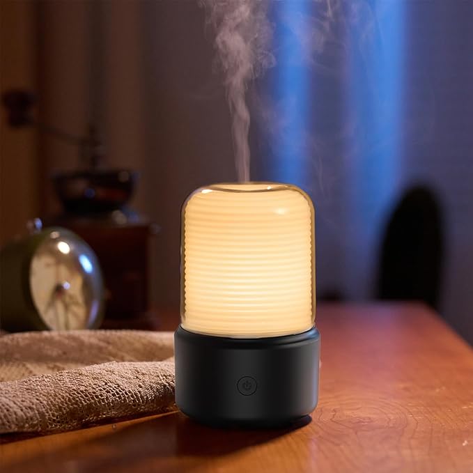 Ultralyds diffuser med LED-lys til aromaterapi, skaber velvære og hygge med duftolie.