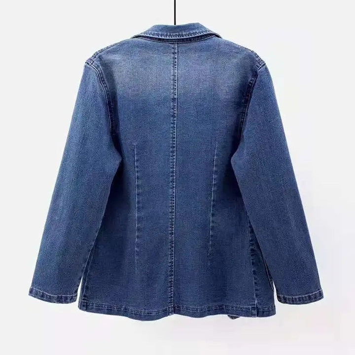 Alsidig kvinders blazer i moderne design, krølfri og komfortabel til enhver stil.