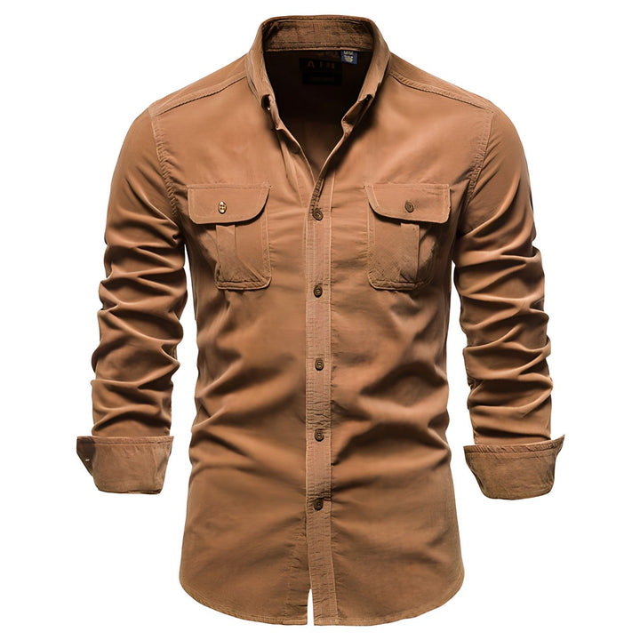 Brun casual herreskjorte med knapper. Ideel til kontor og fritid, giver et moderne look.