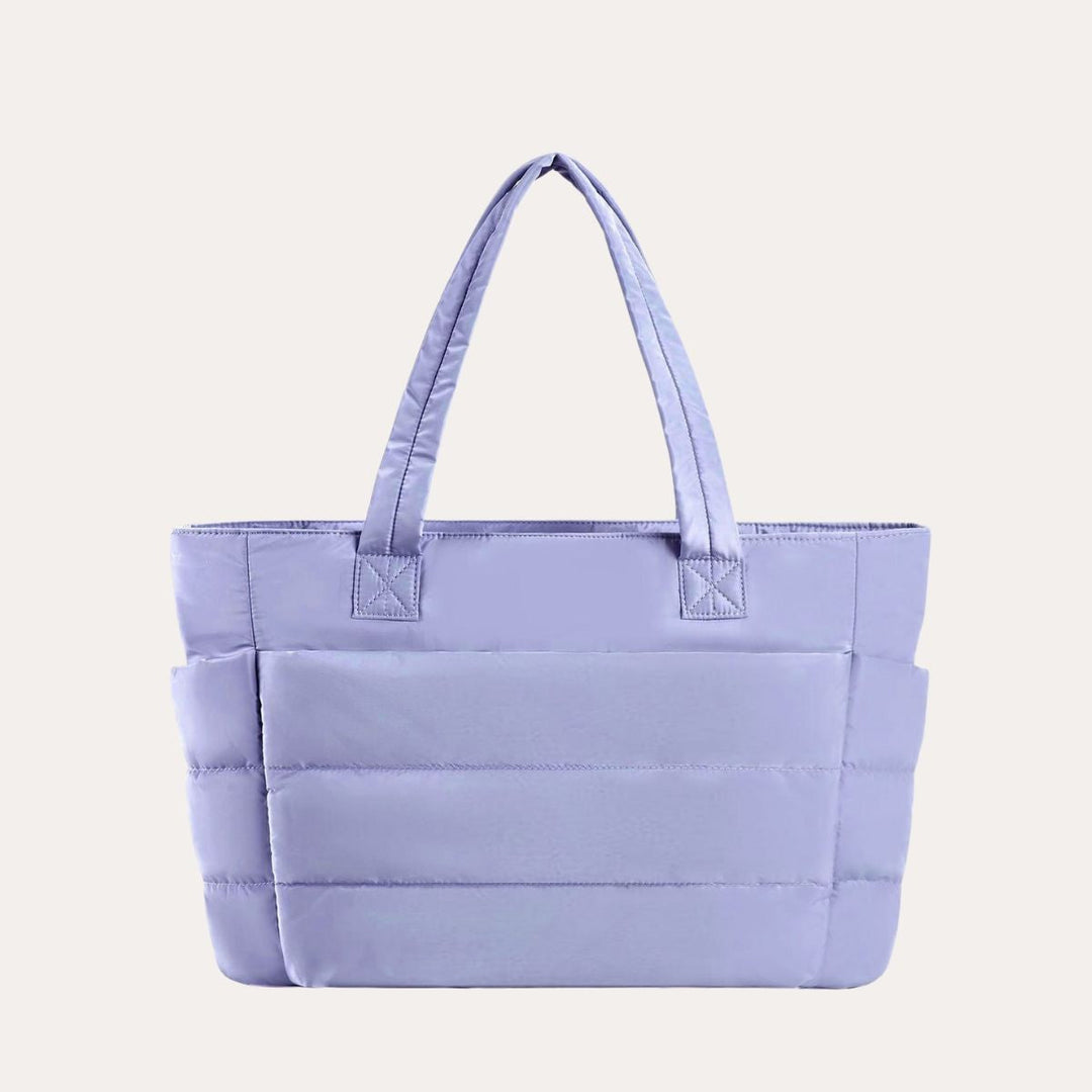 Praktisk letvægt tote taske i trendy "puffy" stil, ideel til mange anledninger.