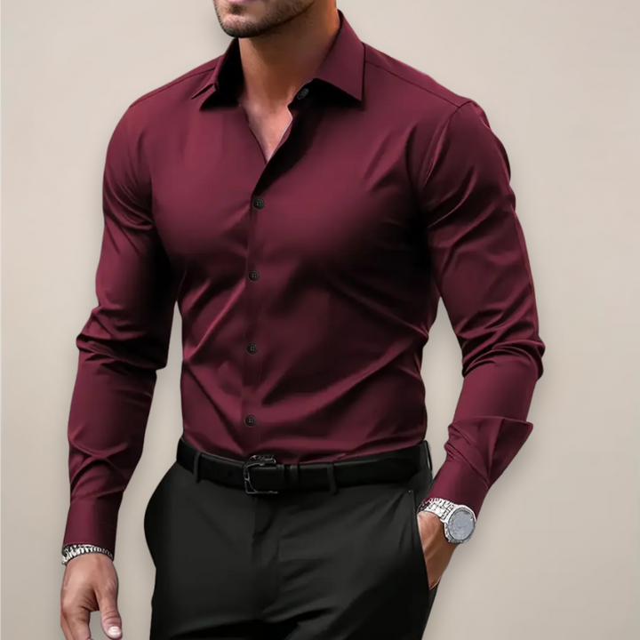Elegant slimfit herreskjorte til foråret, ideel som kontorskjorte eller casual look.