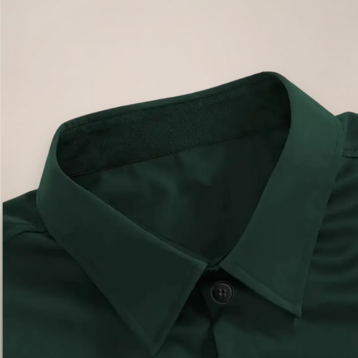 Komfortabel slimfit forårsskjorte til mænd, med et stilfuldt og moderne design.