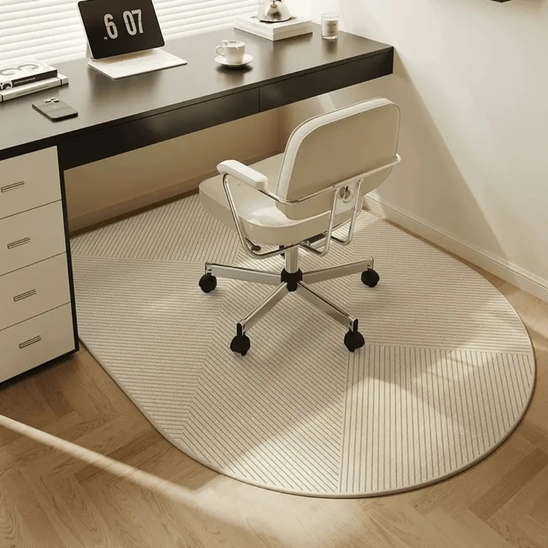 Stilfuld kontorstolsmåtte i velour. Perfekt gulvbeskyttelse mod ridser til dit hjemmekontor.