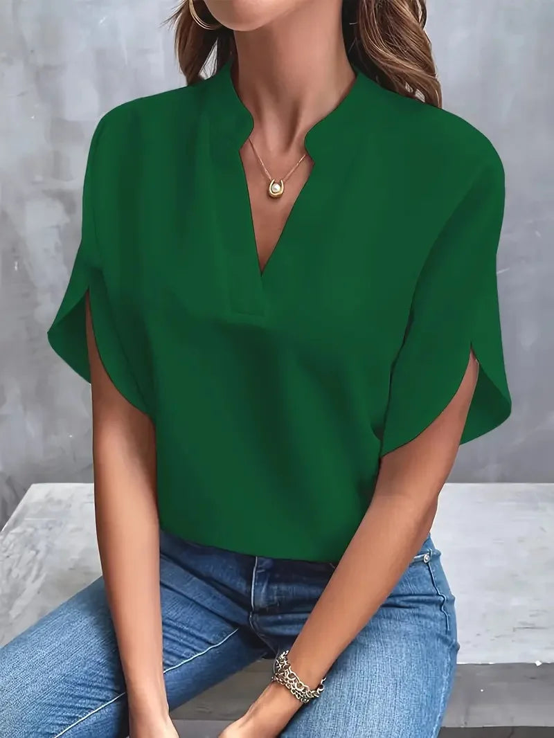 Elegant v-hals top til kvinder, en alsidig flydende bluse der passer til både hverdag og fest.
