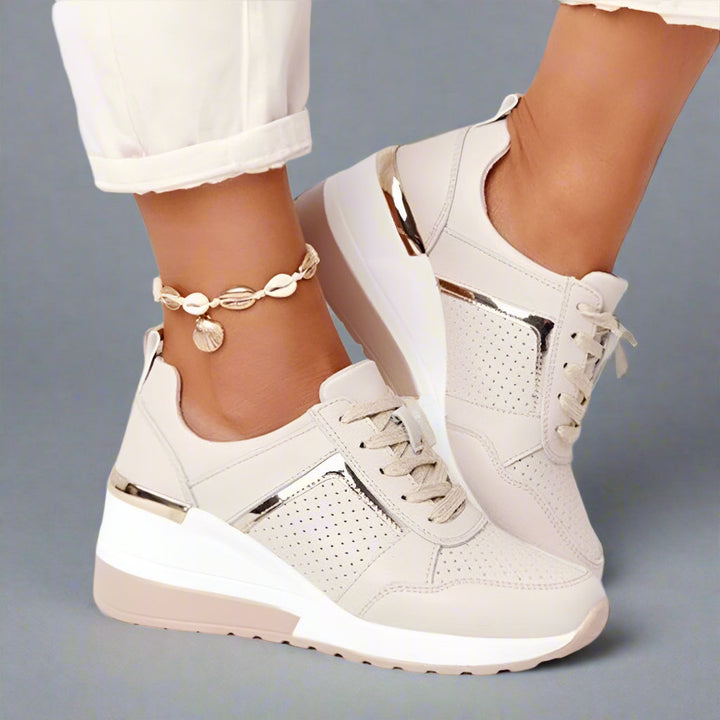 Stilfulde dame platform sneakers. Komfortable hverdagssko med moderne design, perfekte til trendy look.