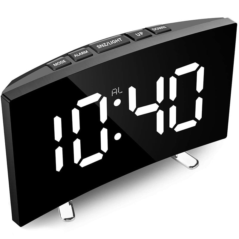 Stilrent unisex digitalt ur med buet LED skærm, der passer perfekt til ethvert hjem.