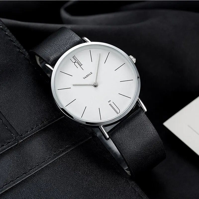Stilfuldt herrearmbåndsur med elegant urskive og luksuriøs læderrem i tidløst vintage-design