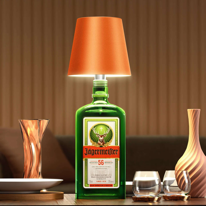 Stilfuld LED bordlampe i flaskeform med varmt lys, trådløs, genopladelig, ideel til bæredygtigt boligdesign.