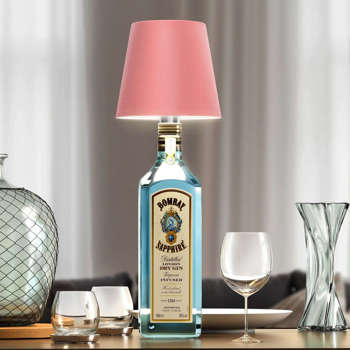Stilfuld LED bordlampe i flaskeform med varmt lys, trådløs, genopladelig, ideel til bæredygtigt boligdesign.