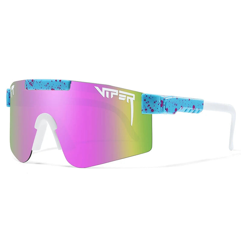 Stilvolle Outdoor-Sportbrille mit UV400 Schutz, schwarzer Rahmen und Polycarbonat-Gläser; ideal für Radfahren im Freien.