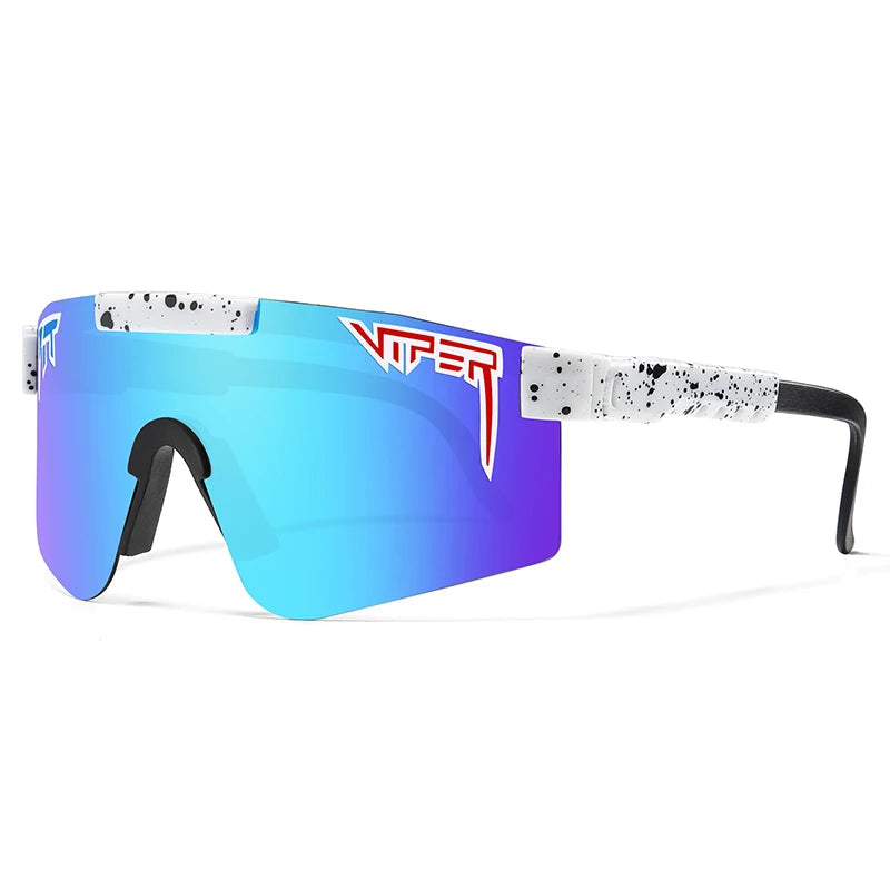 Stilvolle Outdoor-Sportbrille mit UV400 Schutz, schwarzer Rahmen und Polycarbonat-Gläser; ideal für Radfahren im Freien.
