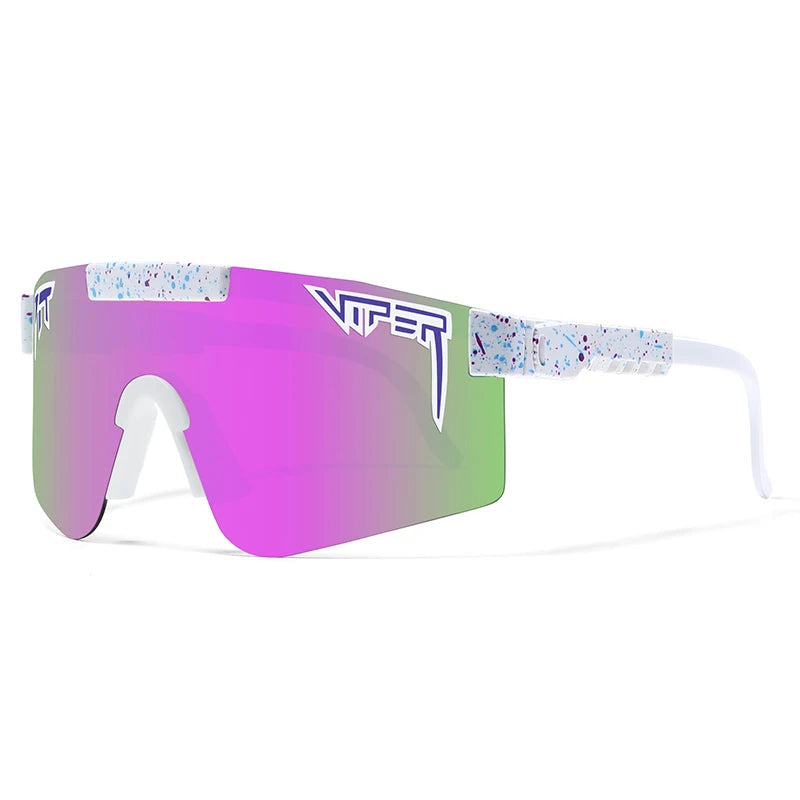 Stilvolle Outdoor-Sportbrille mit UV400 Schutz, schwarzer Rahmen und Polycarbonat-Gläser; ideal für Radfahren im Freien.
