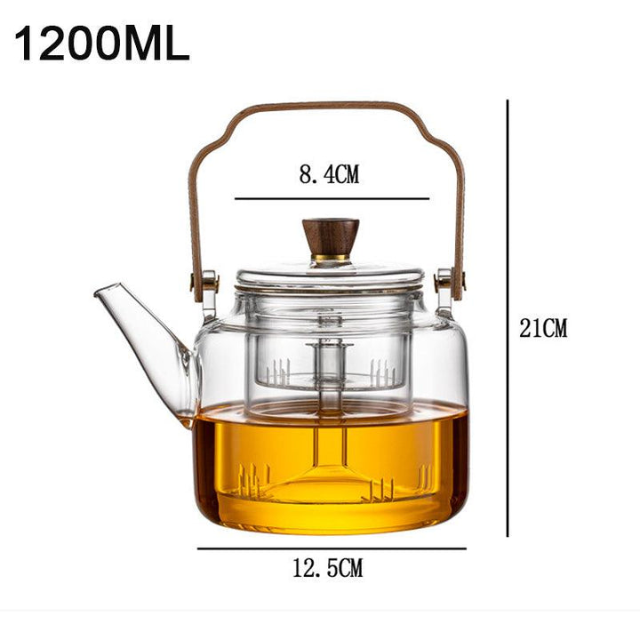 Stilfuld tekande i glas og træ med elegant design og ergonomisk greb, ideel til teceremonier.