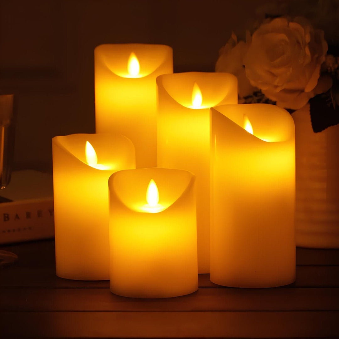 Stemningsfulde LED-lys med realistisk flammeeffekt i græskarform, trælook og klassisk design, varmt hvidt skær