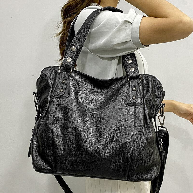 Stor dame shopper taske. Organiseret rummelighed, ideel som elegant hverdags taske og skuldertaske for kvinder.
