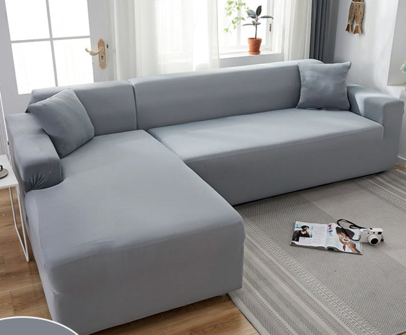 Universalt strækbart FlexiCover sofabetræk, tilpasser sig de fleste sofaer for komplet beskyttelse.
