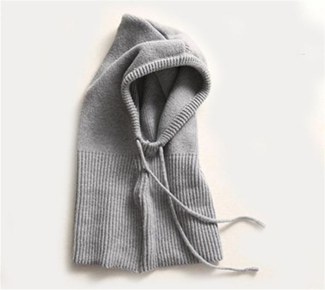 Elegant modehue til kvinder. Blød kashmir strikhue perfekt til efterår og vinter.