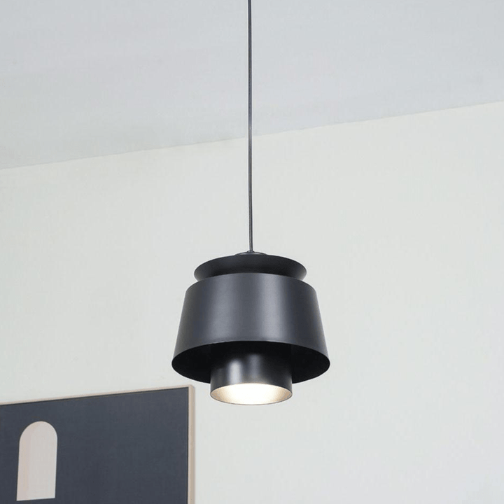 Reflekterende TERJE loftslampe, giver smukt lys til kontorbelysning.