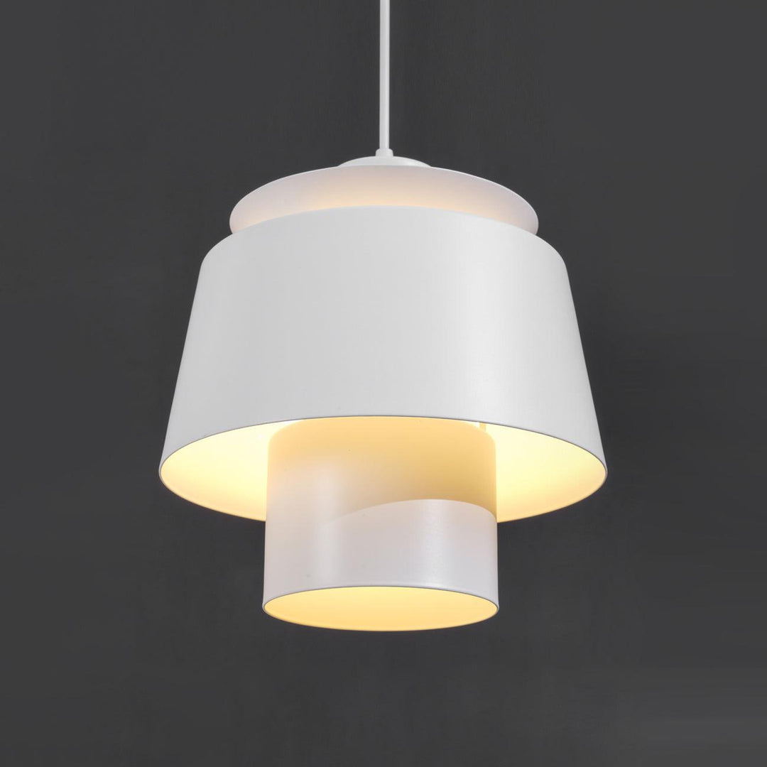 TERJE loftslampe i metal, skaber moderne belysning i ethvert rum.