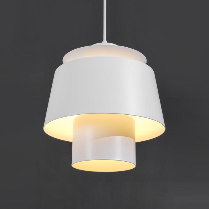 TERJE loftslampe i metal, skaber moderne belysning i ethvert rum.