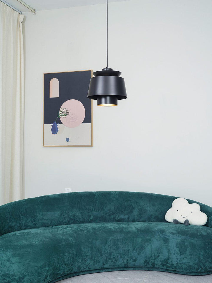 TERJE pendellampe, elegant design og reflekterende lys til moderne stuer.