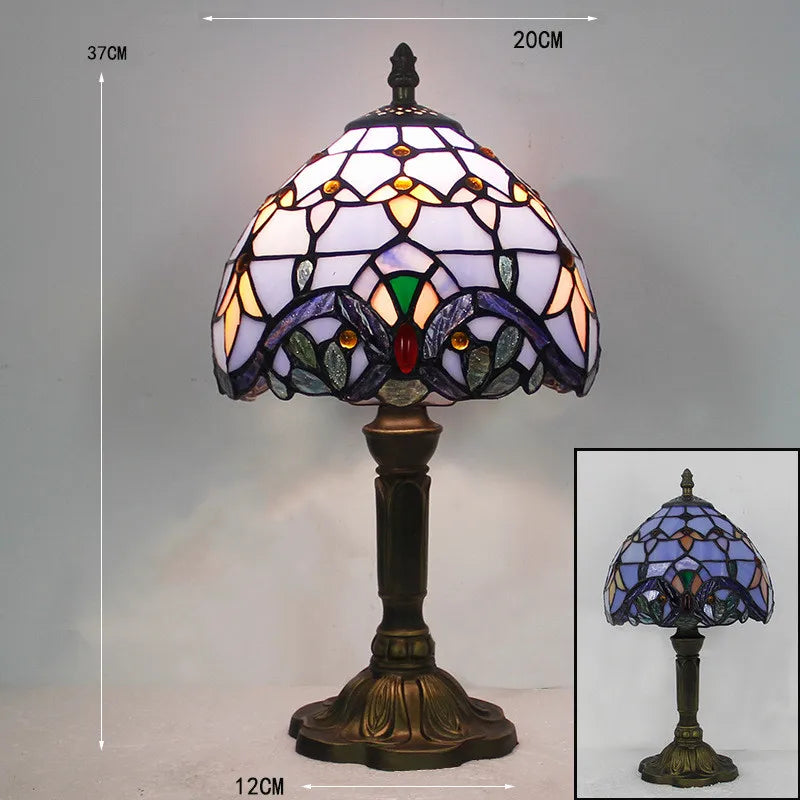Tiffany Skrivebordslampe med farverigt glasdesign, elegant look og varmt lys for stilfulde rum