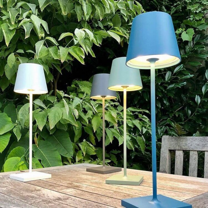 "Touch-sensitive LED-Tischlampe, kabellos, stilvolles Design, modernes Flair, in verschiedenen Farben verfügbar."