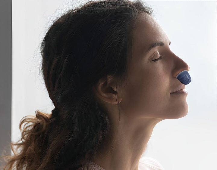 Stop snorken effektivt med trådløst anti-snork apparat. Oplev rolig og uforstyrret søvn.