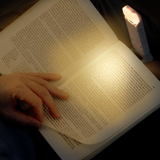 Bærbar, fleksibel læselampe med blåt lysfilter, dæmpbar LED-belysning og USB-opladning for øjenvenlig læsning.