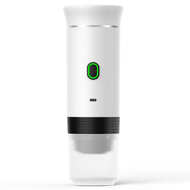 Bærbar, kompakt espressomaskine i sort, USB-opladelig; passer i rygsæk eller håndtaske for mobil kaffenydelse.