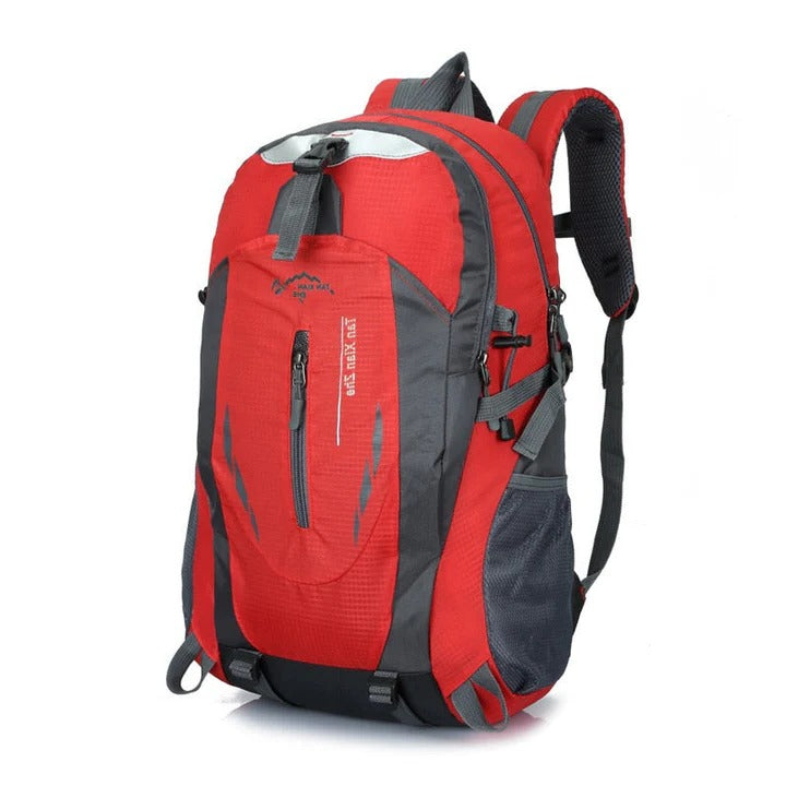 Premium TrailGuard Pro rygsæk for camping og vandring, leverer tør komfort og holdbarhed til outdoor liv.