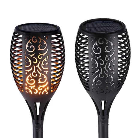 Dekorativ solcellelampe med naturtro flammeeffekt, skaber hygge på terrassen og i haven.