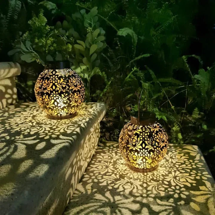 Solar Glow vedhæng til haven: stemningsfuld solcellelampe til udendørs belysning af terrasse og hyggekroge.