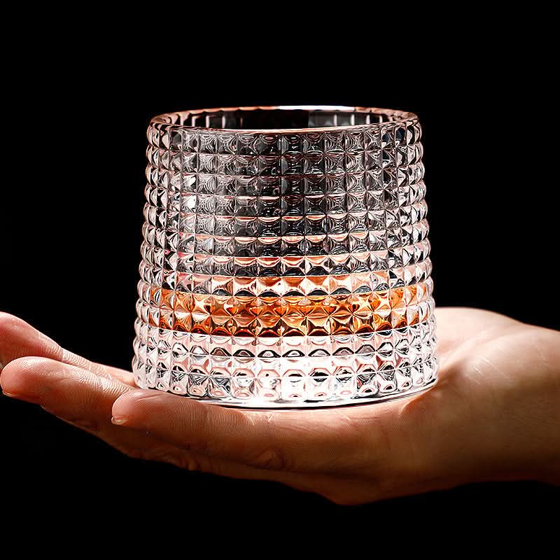 Elegant roterende whiskyglas til spiritus. Japansk Edo stil design, en unik gaveidé.