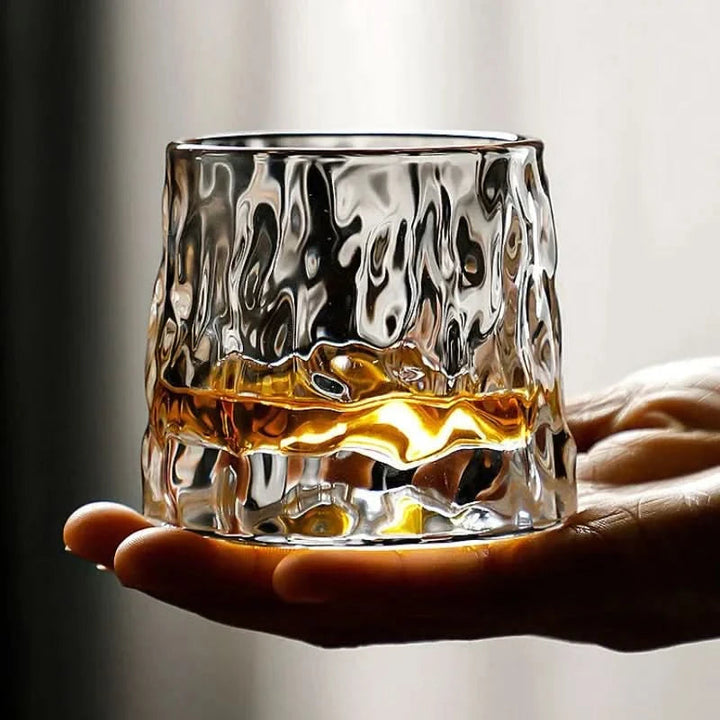 Luksuriøst japansk Edo stil whiskyglas. Håndlavet roterende design til den kræsne whiskyelsker.