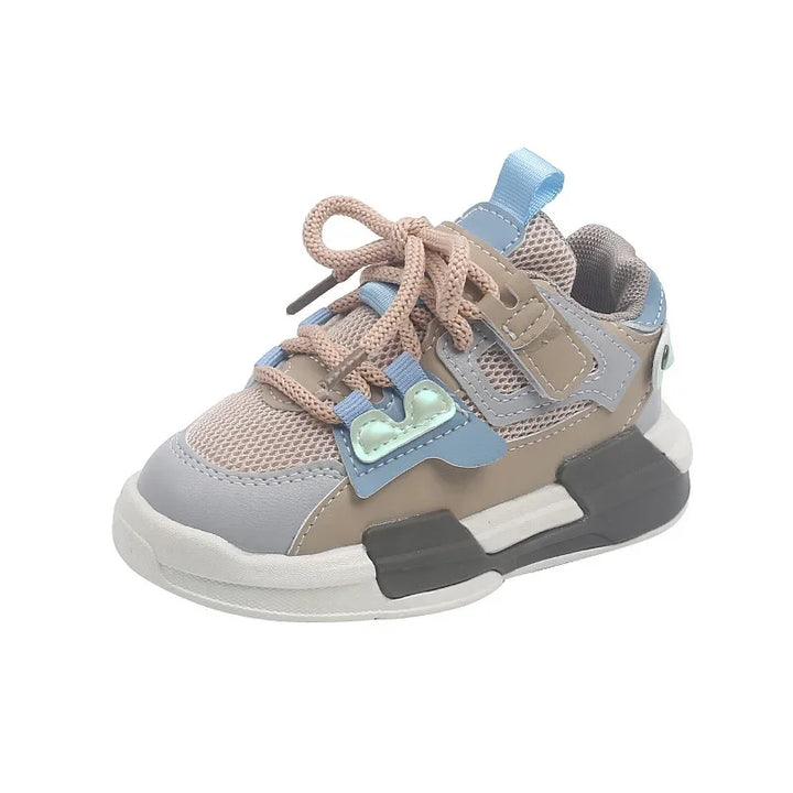 Unisex børnesneakers i lyserød/grå. Letvægts sportssko med skridsikker sål, perfekt til aktiv leg og hverdag.